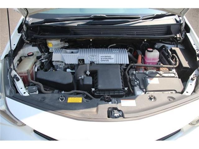 TOYOTA PRIUS Alpha 2015