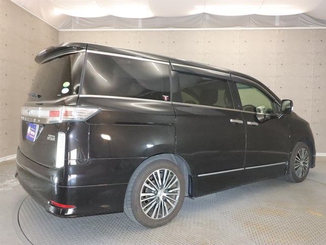 NISSAN ELGRAND 2017