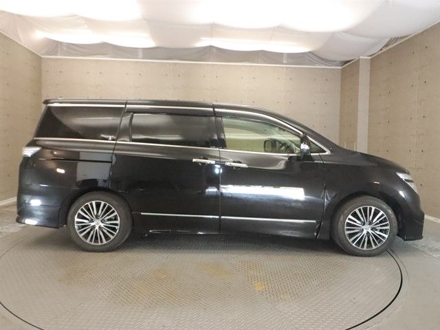 NISSAN ELGRAND 2017