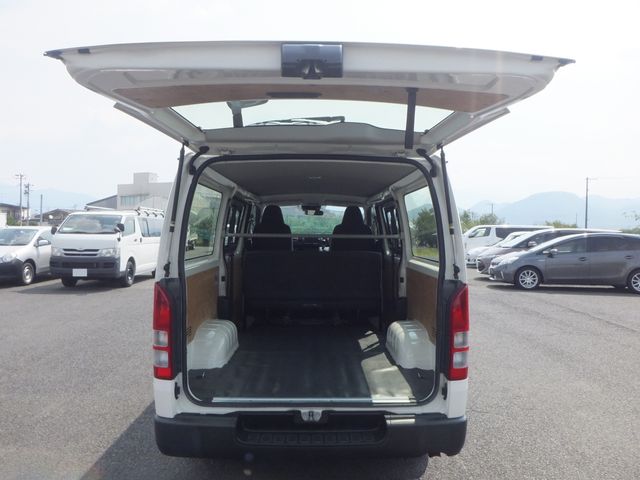 TOYOTA HIACE van 4WD 2018