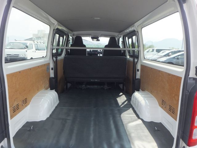 TOYOTA HIACE van 4WD 2018