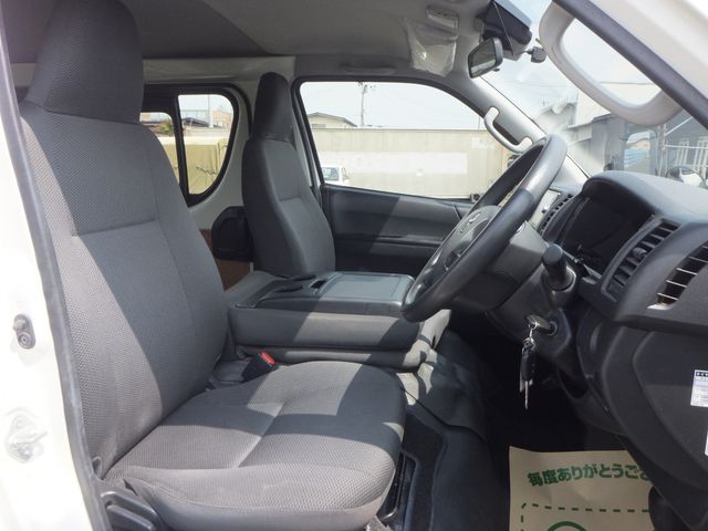 TOYOTA HIACE van 4WD 2018