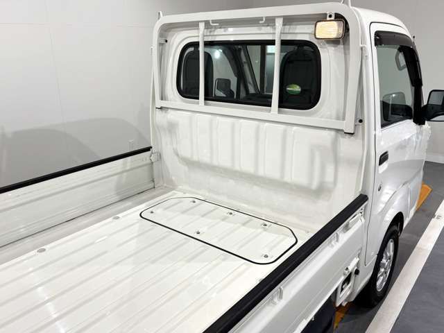 DAIHATSU HIJET truck 4WD 2017