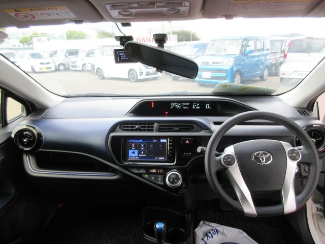 TOYOTA AQUA 2015