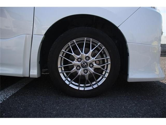 TOYOTA NOAH HYBRID 2016