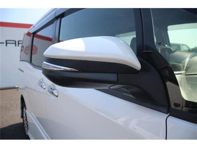 TOYOTA NOAH HYBRID 2016