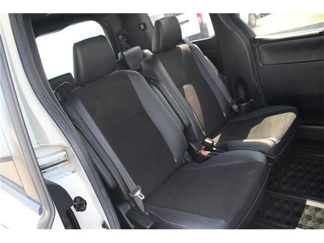 TOYOTA NOAH HYBRID 2016