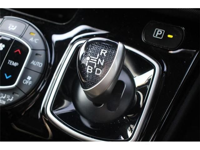 TOYOTA NOAH HYBRID 2016