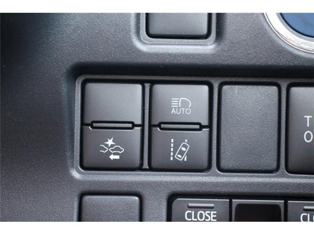 TOYOTA NOAH HYBRID 2016