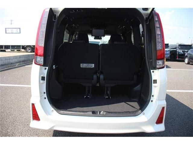 TOYOTA NOAH HYBRID 2016