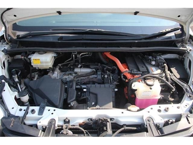 TOYOTA NOAH HYBRID 2016