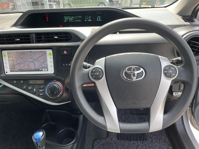 TOYOTA AQUA 2012