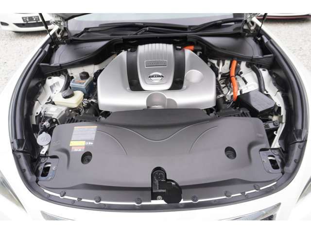 NISSAN FUGA HYBRID 2012