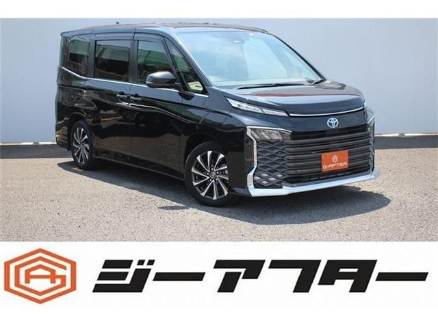 TOYOTA VOXY HYBRID 2023