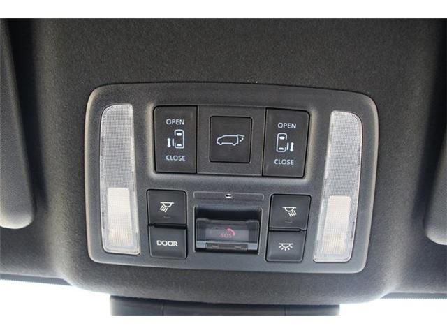 TOYOTA VOXY HYBRID 2023