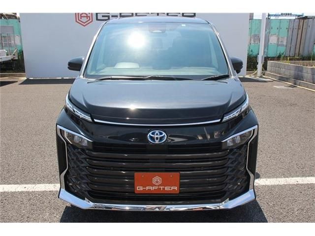 TOYOTA VOXY HYBRID 2023