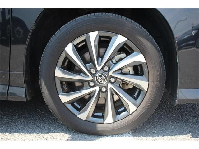 TOYOTA VOXY HYBRID 2023