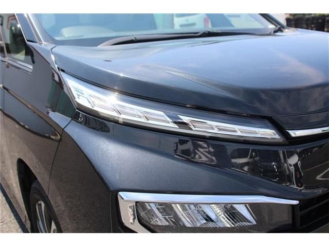 TOYOTA VOXY HYBRID 2023