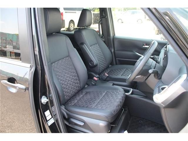 TOYOTA VOXY HYBRID 2023