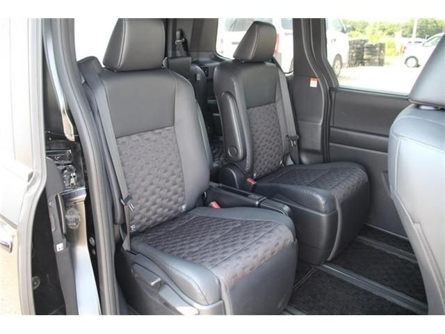 TOYOTA VOXY HYBRID 2023