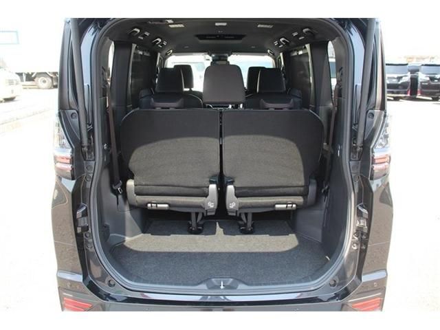 TOYOTA VOXY HYBRID 2023