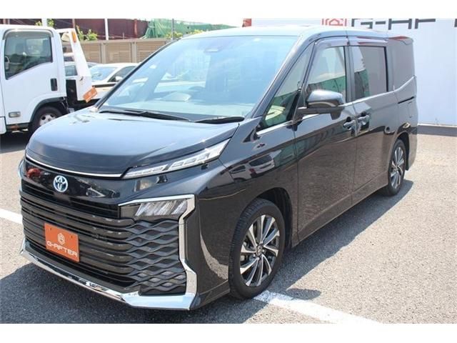 TOYOTA VOXY HYBRID 2023