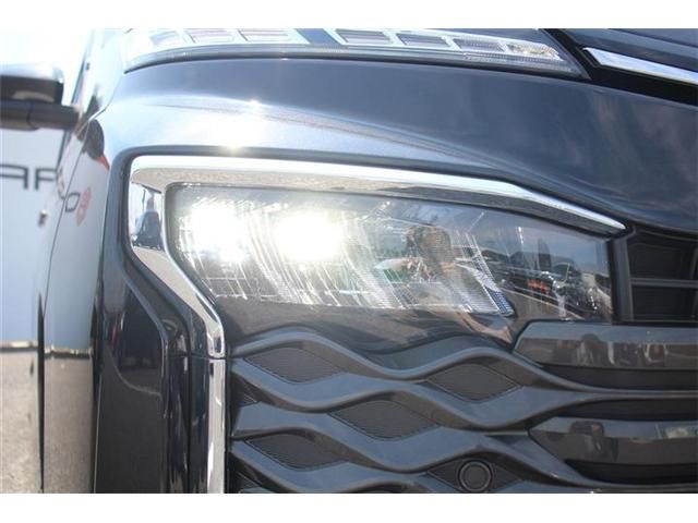 TOYOTA VOXY HYBRID 2023