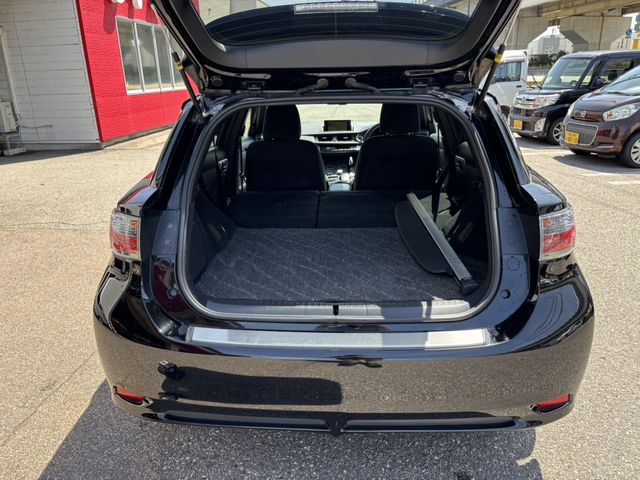 TOYOTA LEXUS CT200h 2012