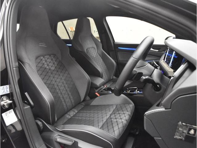 VOLKSWAGEN VOLKSWAGEN GOLF 2023