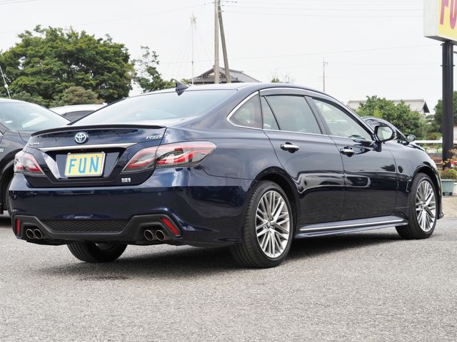 TOYOTA CROWN sedan hybrid 2022