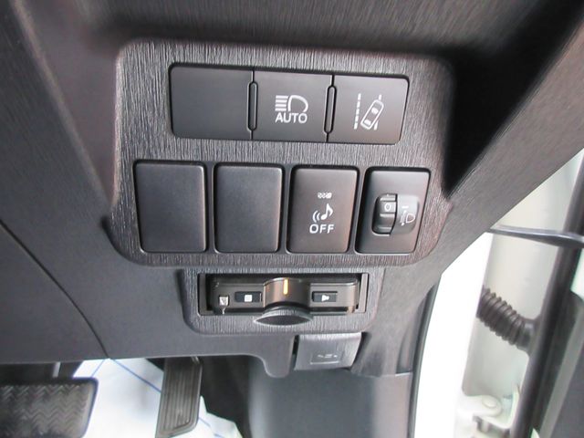 TOYOTA PRIUS Alpha 2018