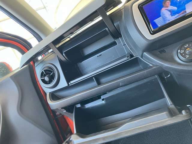 TOYOTA VITZ  4WD 2016