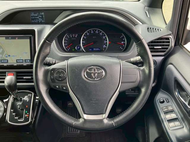 TOYOTA VOXY 2017