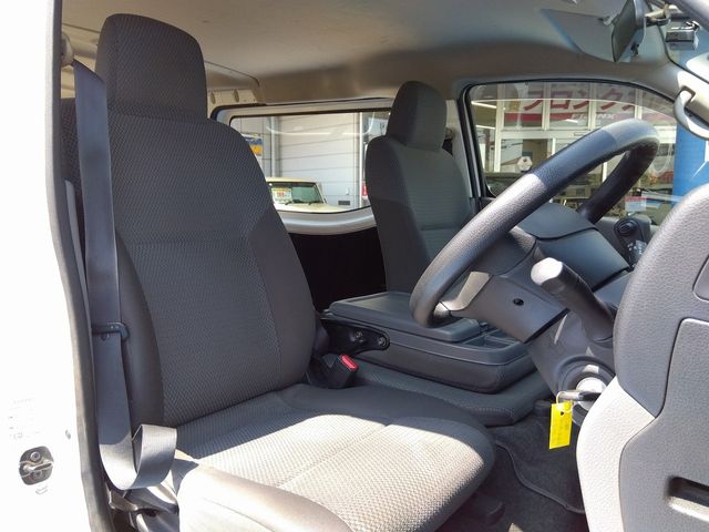 NISSAN NV350 CARAVAN 2018