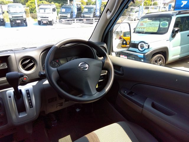 NISSAN NV350 CARAVAN 2018