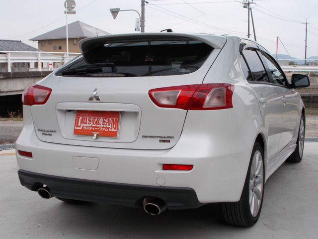 MITSUBISHI GALANT FORTIS SPORTBACK 4WD 2010