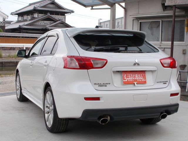 MITSUBISHI GALANT FORTIS SPORTBACK 4WD 2010