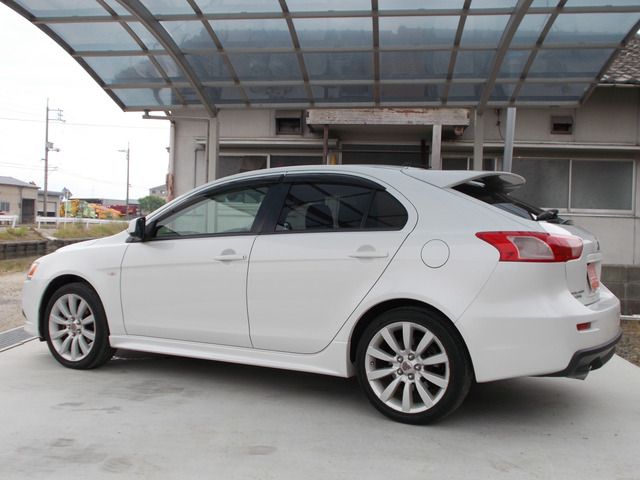 MITSUBISHI GALANT FORTIS SPORTBACK 4WD 2010