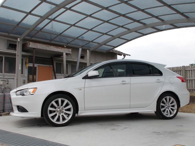 MITSUBISHI GALANT FORTIS SPORTBACK 4WD 2010