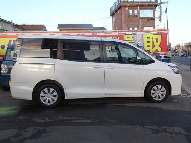 TOYOTA VOXY 2019