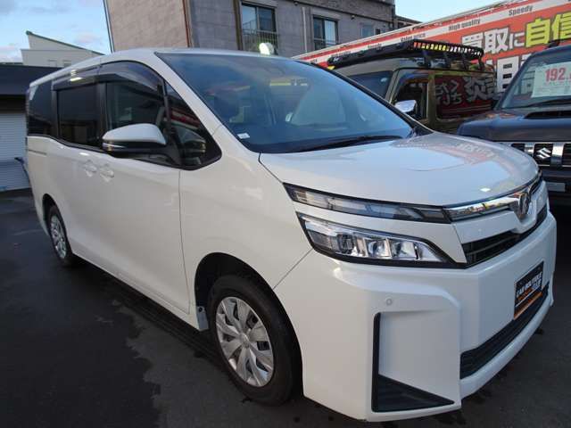 TOYOTA VOXY 2019