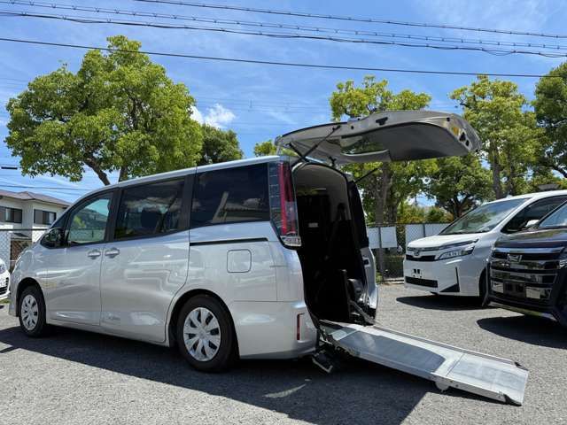 TOYOTA NOAH 2018