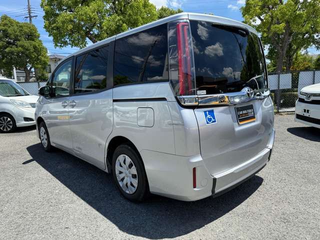 TOYOTA NOAH 2018
