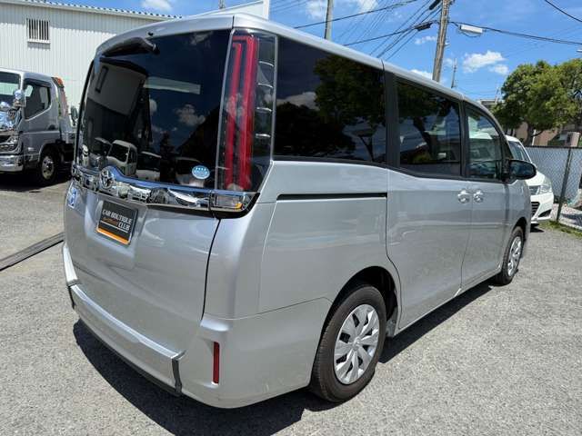 TOYOTA NOAH 2018