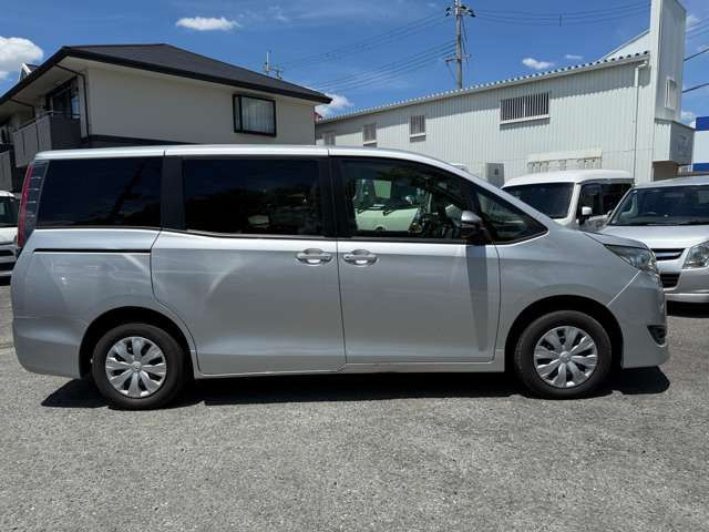 TOYOTA NOAH 2018