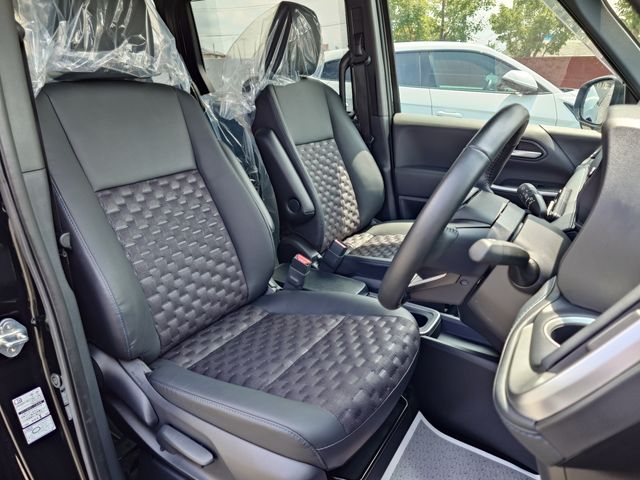 TOYOTA VOXY HYBRID 2023