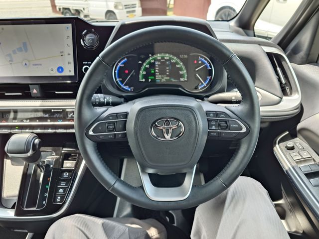 TOYOTA VOXY HYBRID 2023