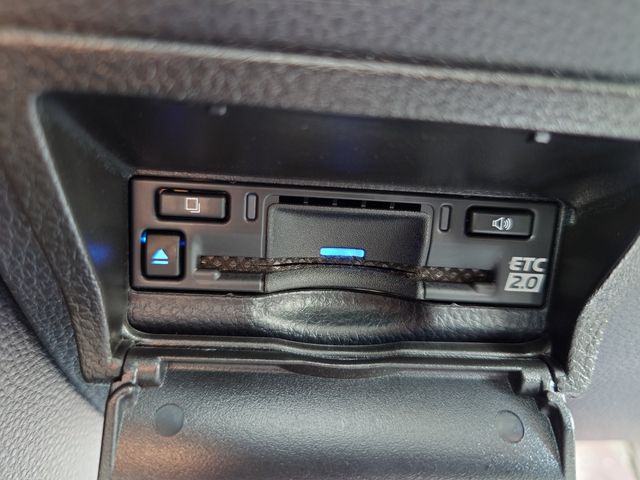 TOYOTA VOXY HYBRID 2023