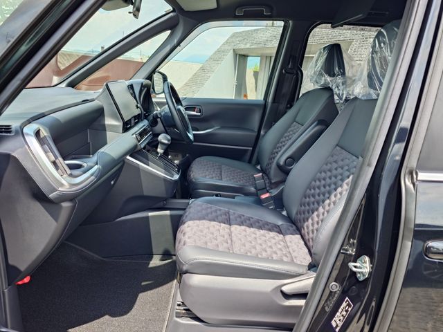 TOYOTA VOXY HYBRID 2023