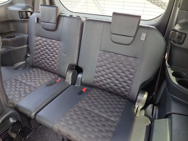 TOYOTA VOXY HYBRID 2023